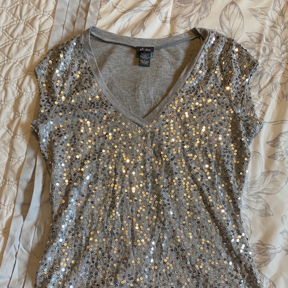 Gray sequined v neck sleeveless tee shirt